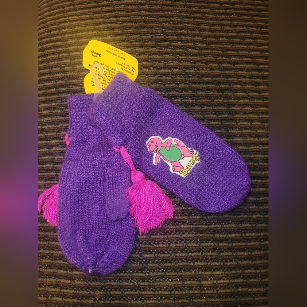Vintage The Lyons Group Barney 90s kids Purple Knit Mittens NWT 1993